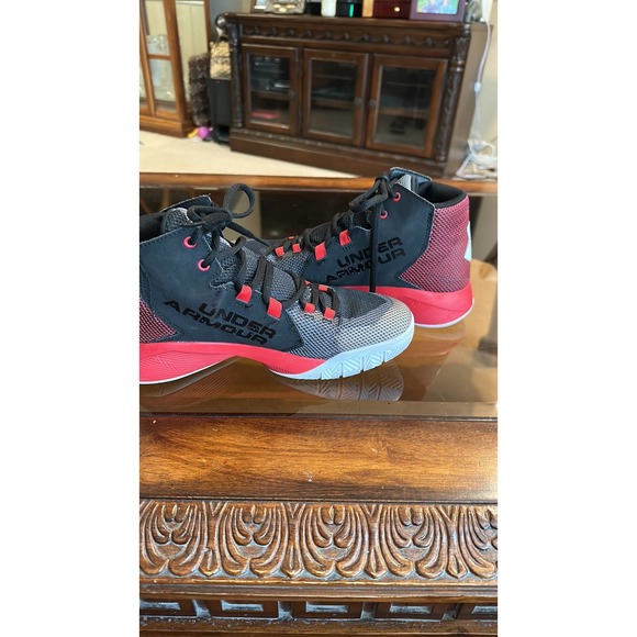 Boys Under Armour High Top Shoes  Size 7Y - Picture 4 of 5